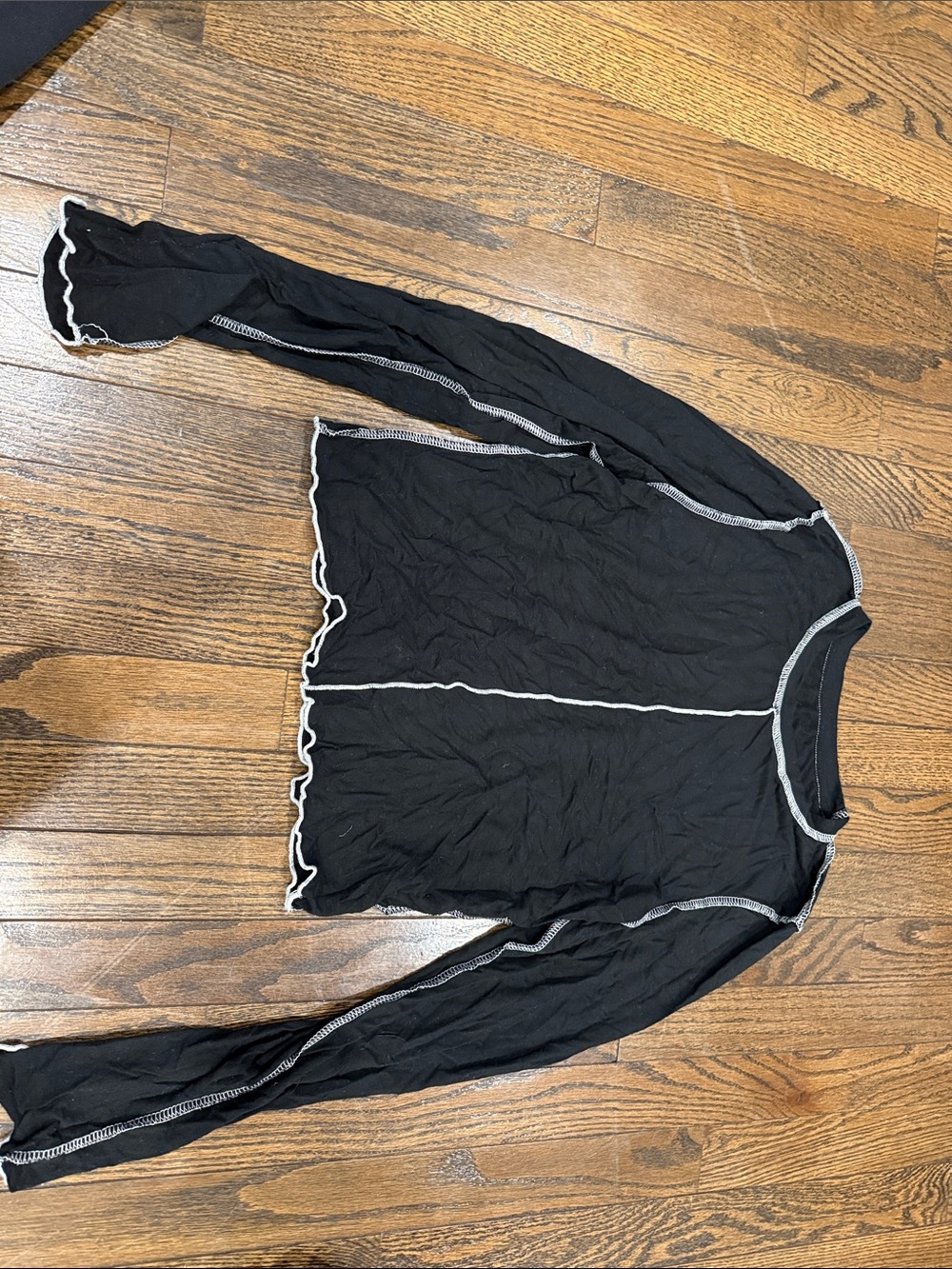 Super soft Black Long-Sleeve Lettuce-Edge Top - Women